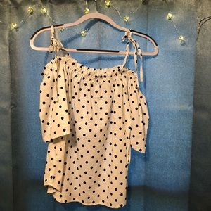 🔥🔥Active USA black & white polka dot shirt